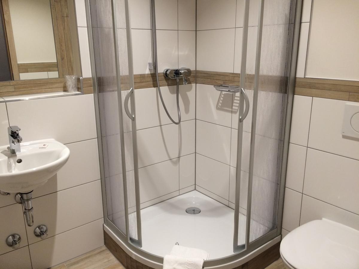 Landgasthof Hepting Massenhausen Bagian luar foto